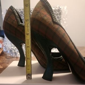 I'm cleaning out my closet.